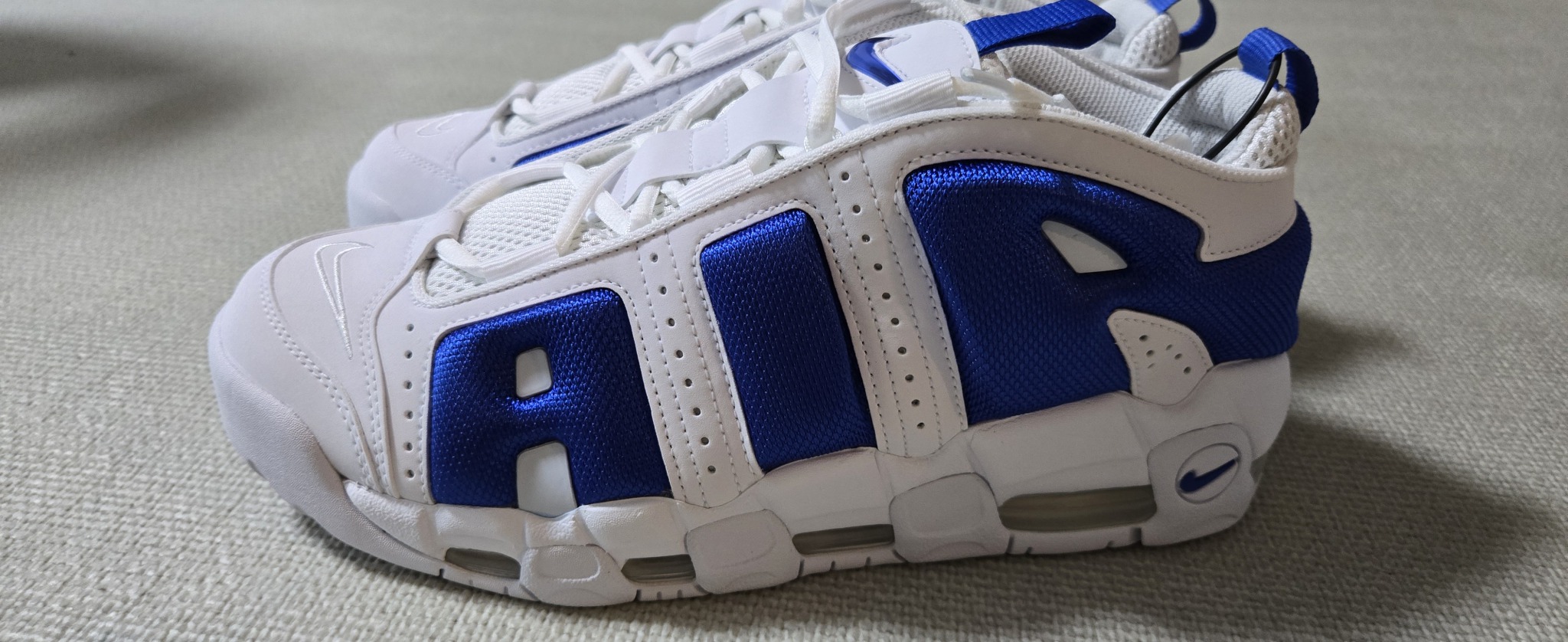 나이키 에어 모어 업템포 로우 280사이즈