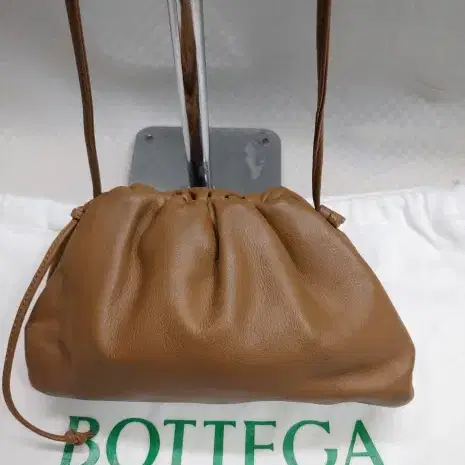 보테가베네타 만두백 카멜