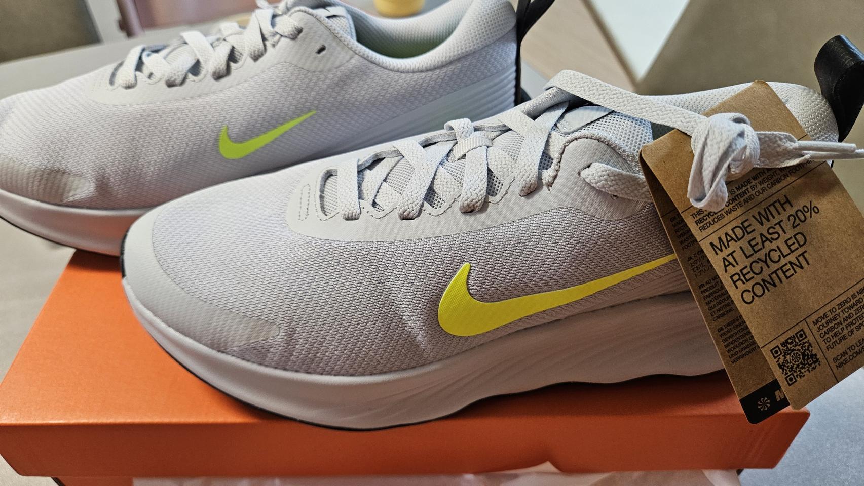 나이키 프로미나 퓨어 플래티넘 265 새상품