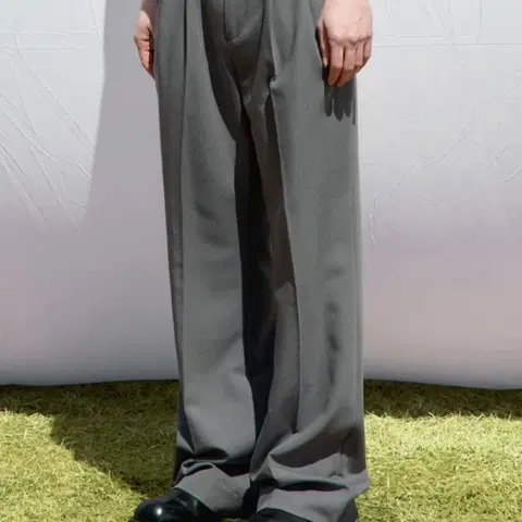 메종미네드 투 턱 와이드팬츠 그레이 S 택포 25,000