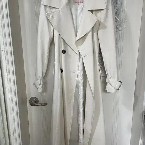 2색상) 메이윤 롱 플레어 트렌치코트 바닐라베이지, 소라그레이