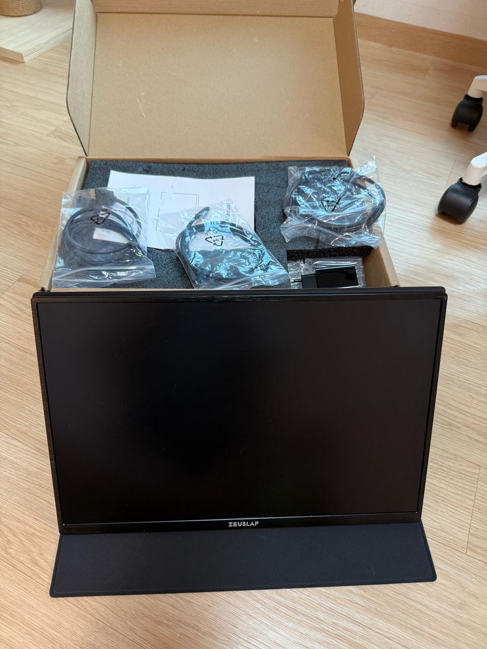 제우스랩 Z16P 16인치 144hz 포터블 모니터 풀박스