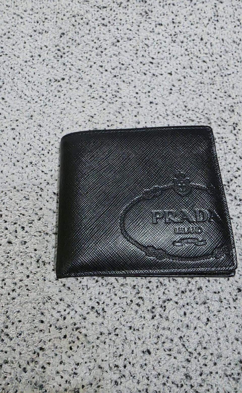 프라다 반지갑