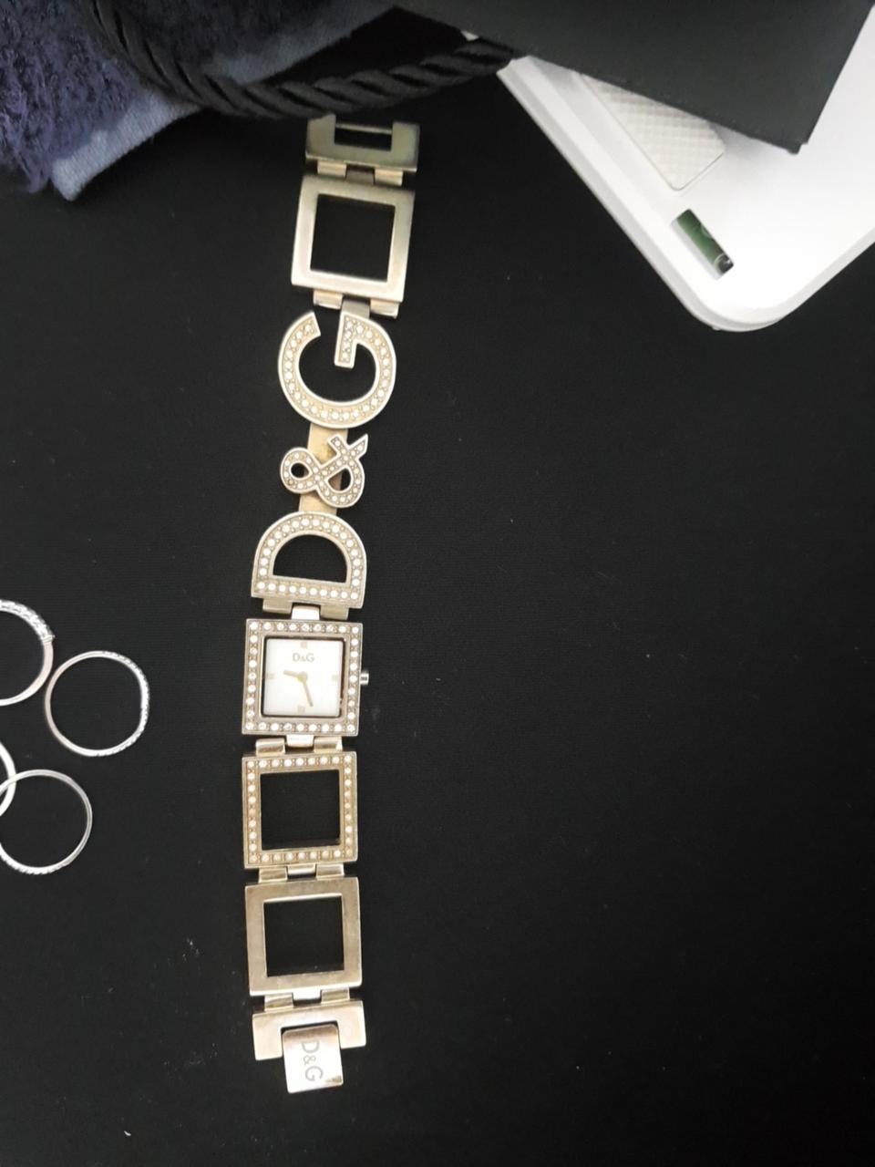 돌체앤가바나 시계 정품