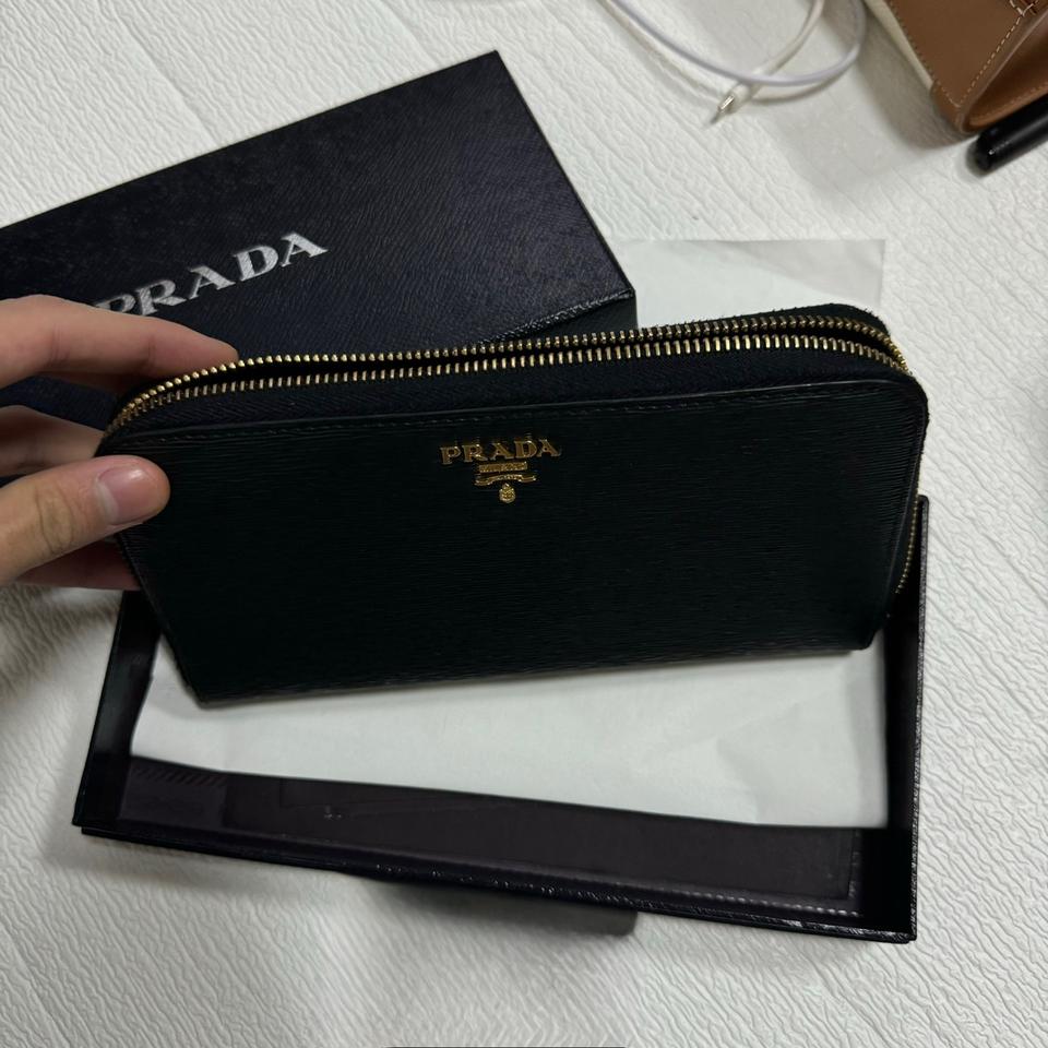 프라다 지퍼장지갑
