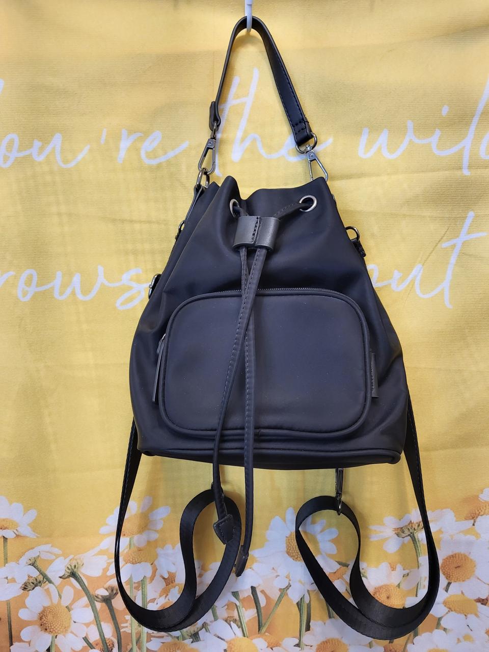 핀 에이커 백팩