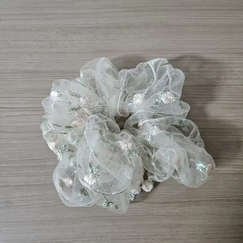 [새상품] 골드 플라워 자수 스크런치 헤어슈슈