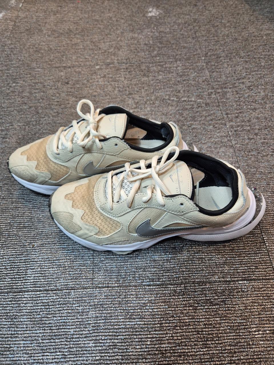 나이키 에어줌 디비전 오트밀 사이즈240