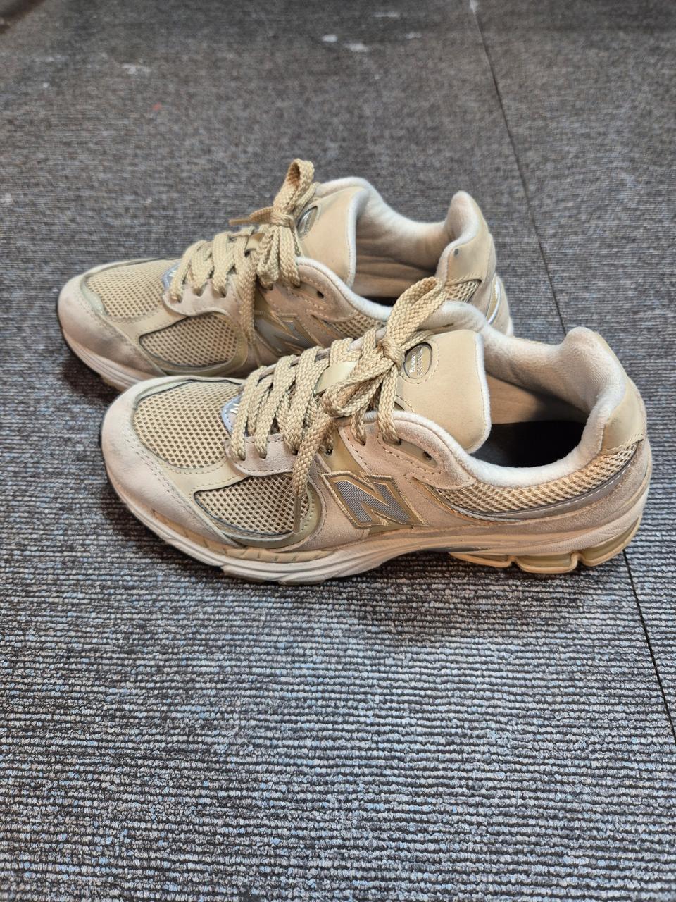 뉴발란스 2002r 베이지