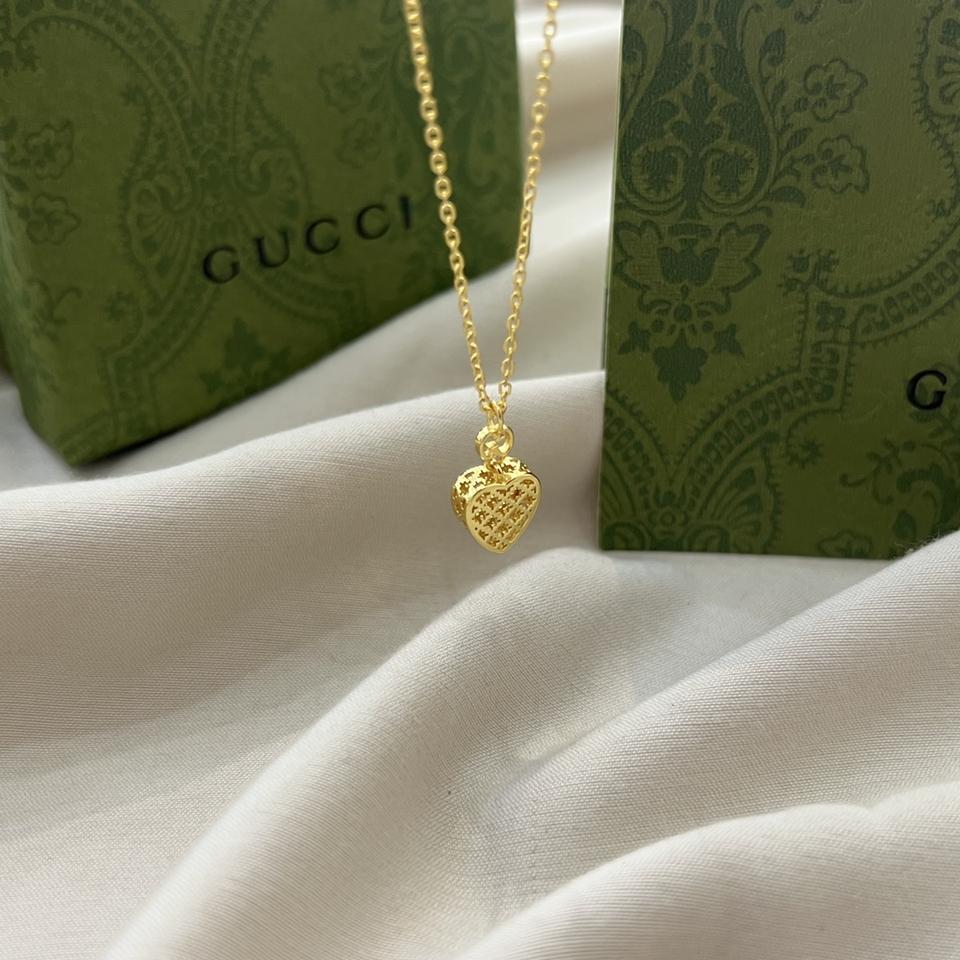 구찌 925 순은 하트 펀칭 패션 목걸이입니다