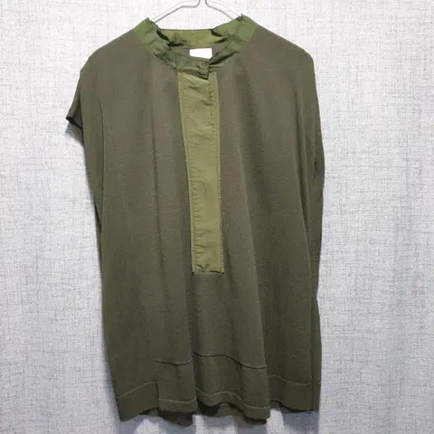 구호 여성 카키 민소매 블라우스