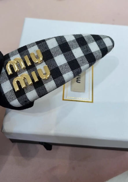 미우미우 헤어핀 판매