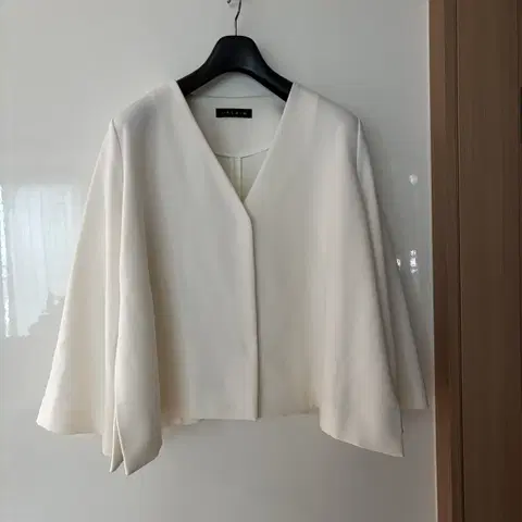 비플레인 노카라 브이넥 럭셔리 A라인 자켓 출근룩 올드머니룩 드뮤어룩