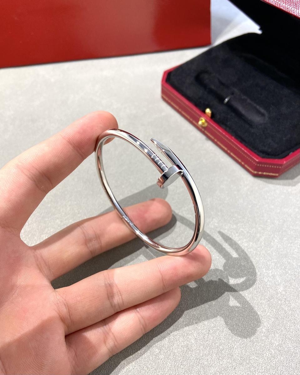 까르띠에 못 팔찌 화이트골드