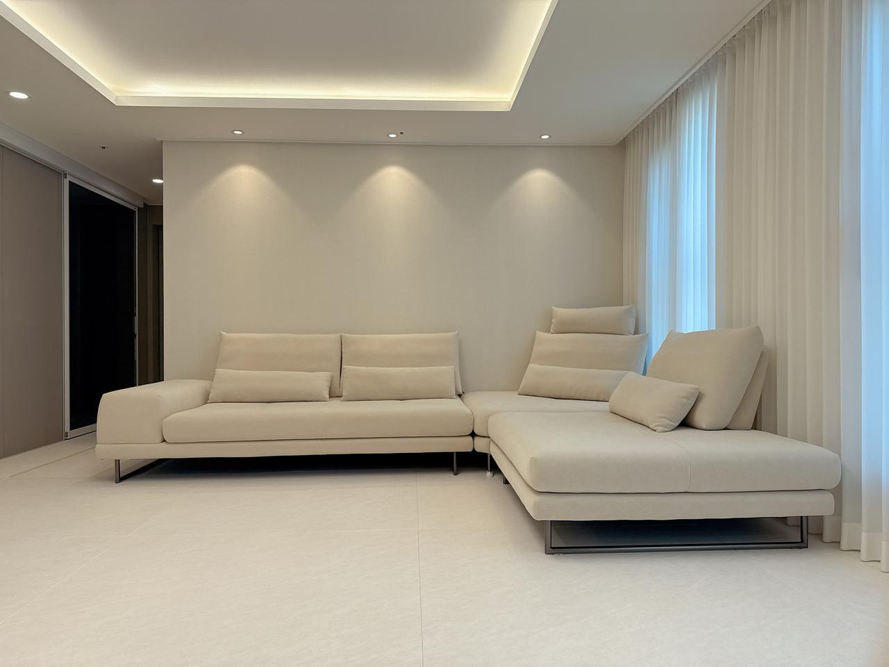 ESSA 에싸 베링턴 4인 스윙기능 코너 소파(거의 새상품)