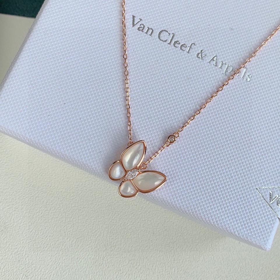 반클리프 앤 아펠화이트 자개 나비 목걸이