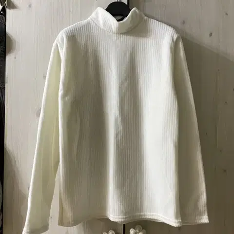 새상품 골덴 코듀로이 반폴라 목폴라 니트 화이트