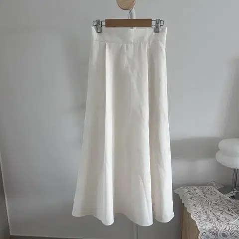 제이엘프 핀턱롱스커트 아이보리