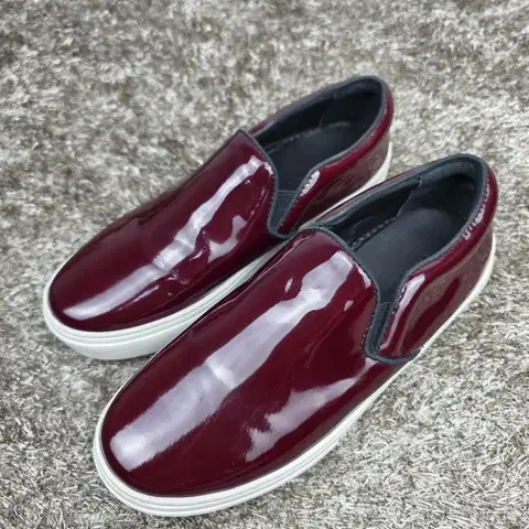 정품] CELINE 셀린느 슬립온 / 상태 아주 좋음EU35