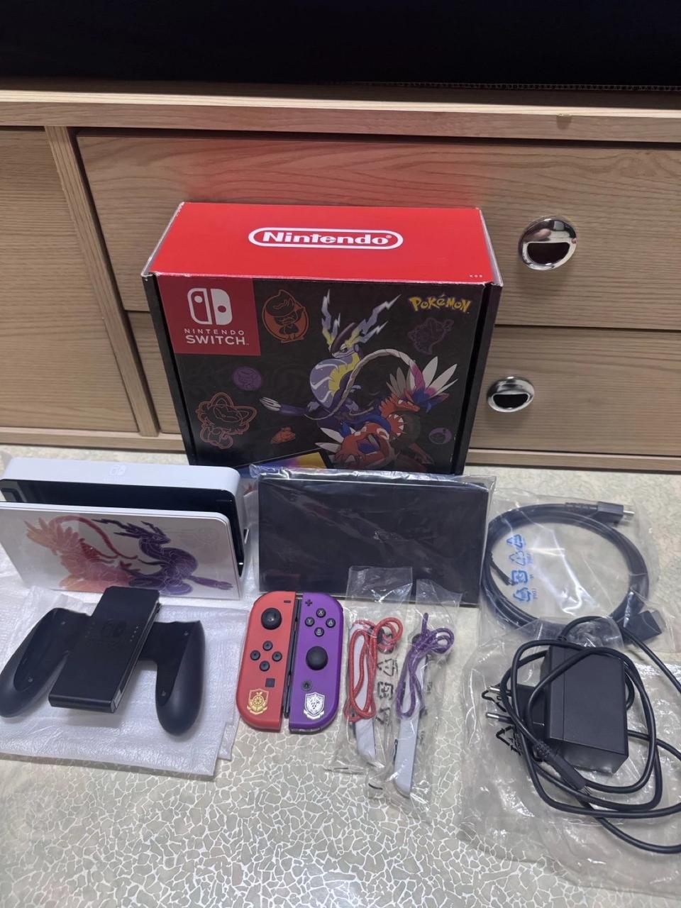 닌텐도 스위치 OLED 스칼렛바이올렛 에디션 판매합니다