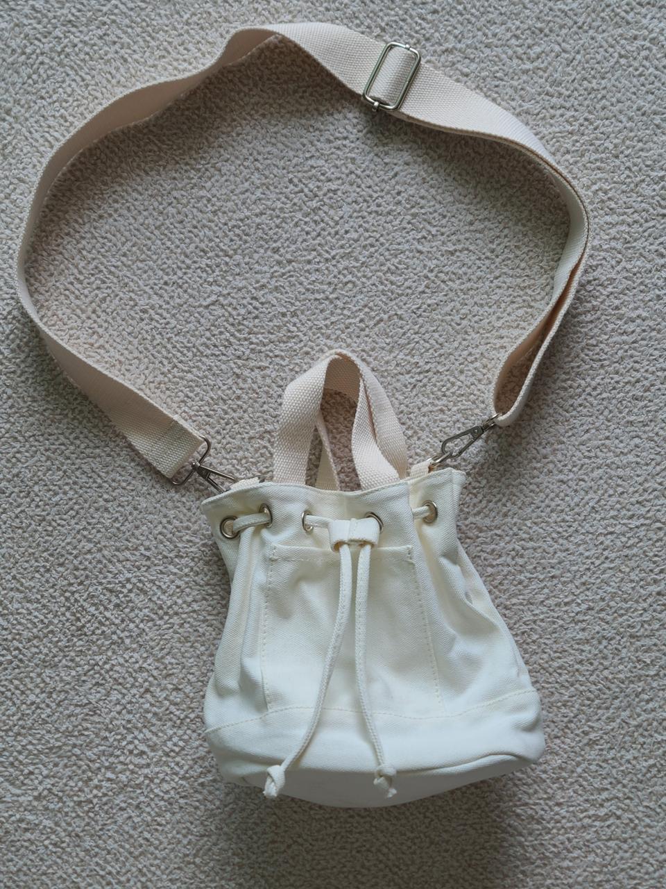 아이보리 캔버스 버킷백