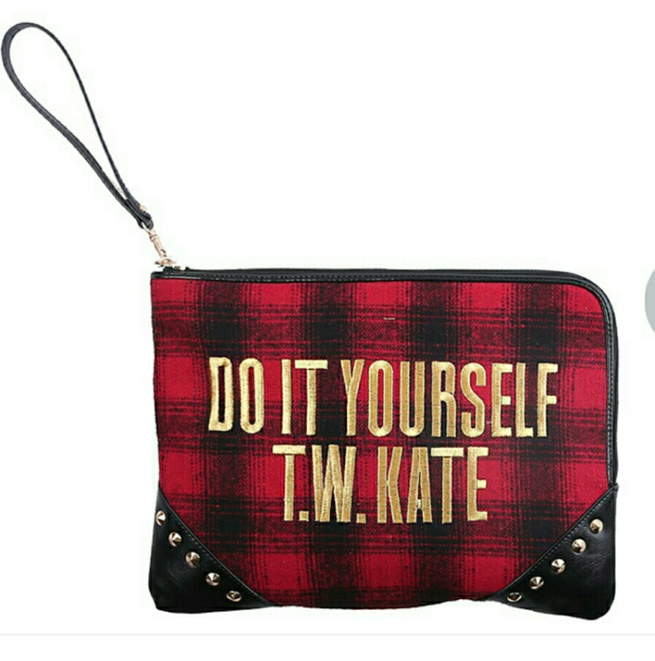 (할인)원가10만원 '울' 새상품 레드골드 베어 체크 가죽 클러치