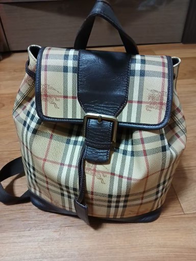 버버리. 백팩