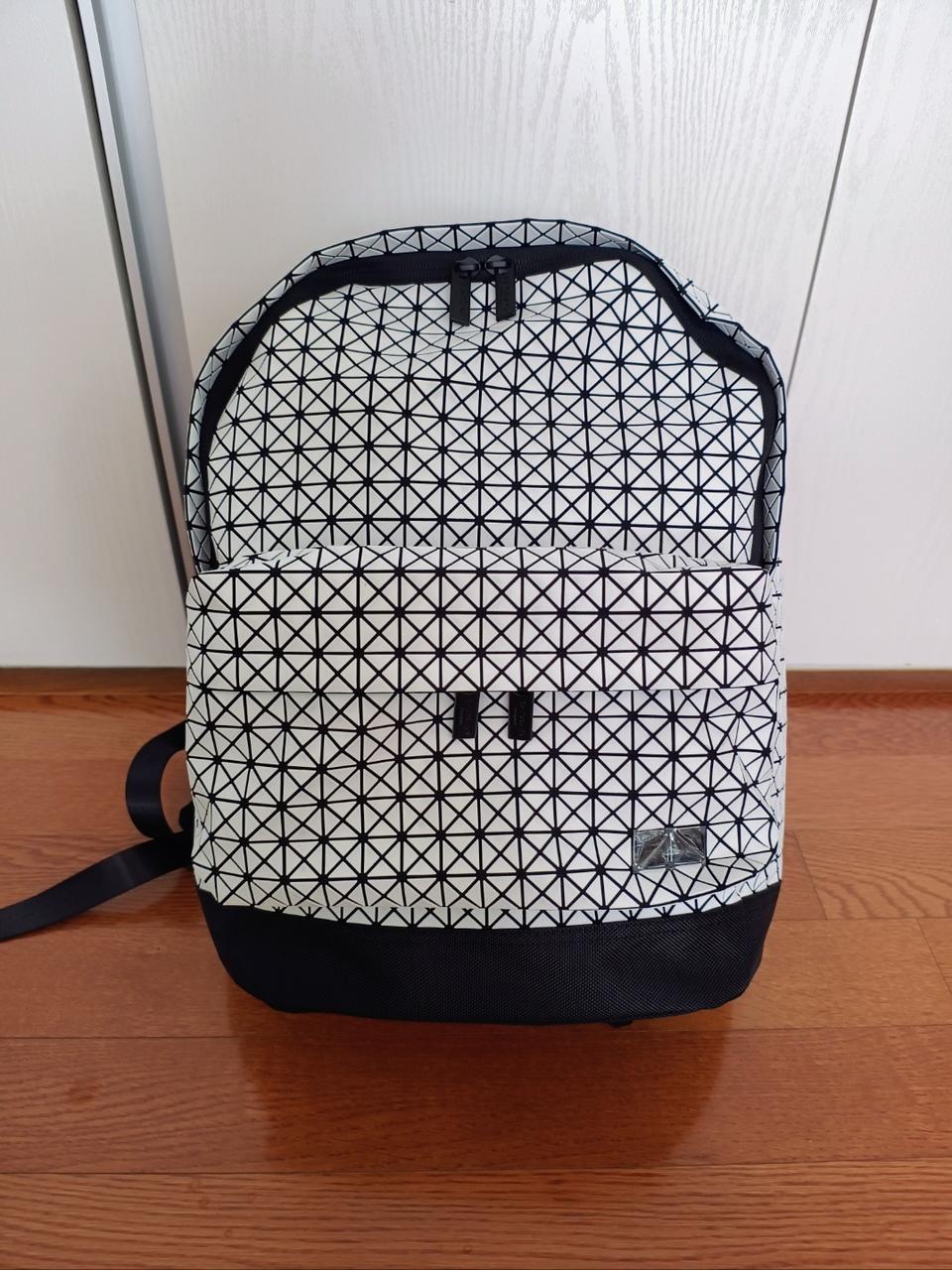 이세이미야케 바오바오 백팩 화이트