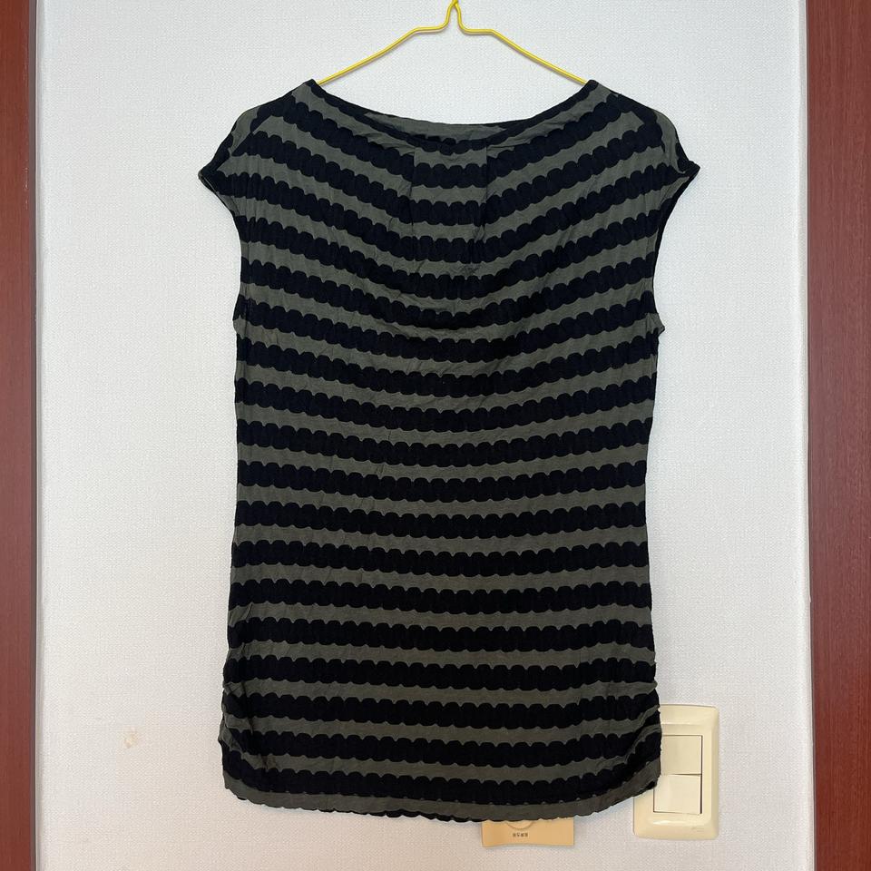 [55-66] 카키 블랙 스트라이프 민소매 티셔츠