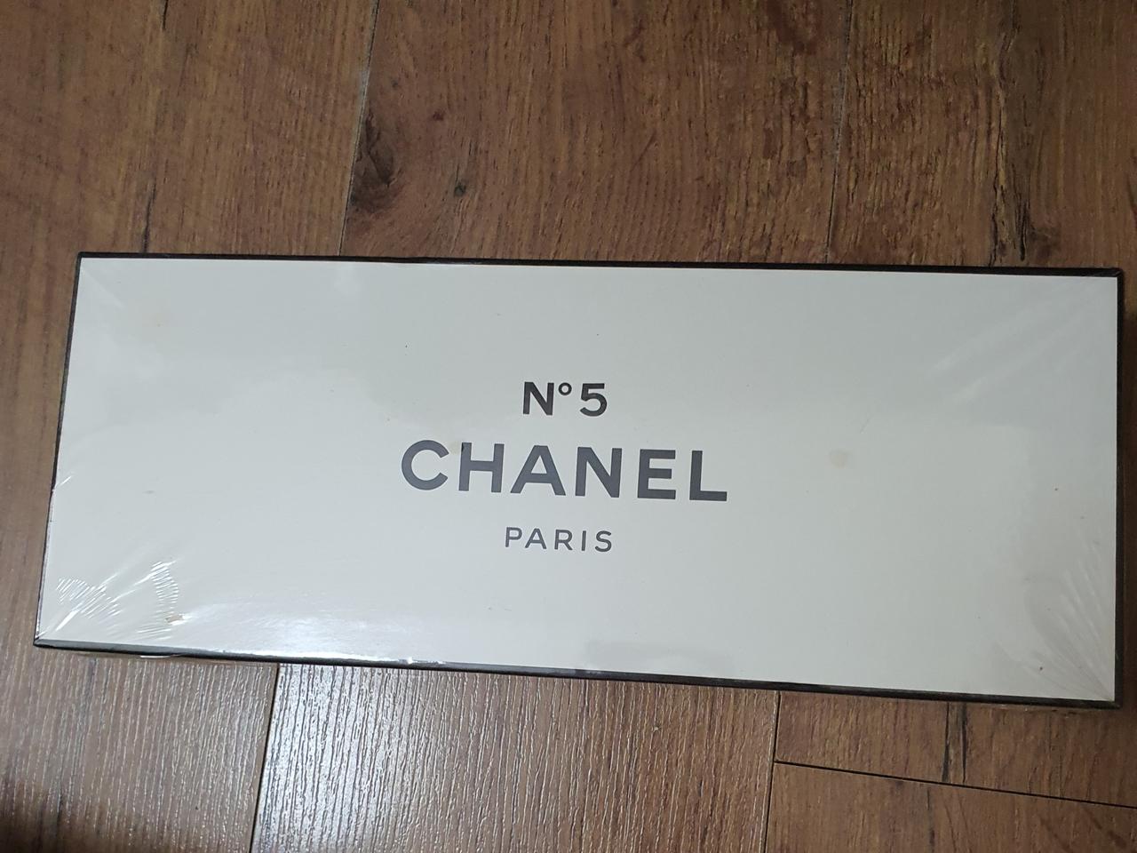 샤넬 No5 컬렉션의 제품 샤넬 No5 비누(사봉)와 오드 뚜왈렛  세트