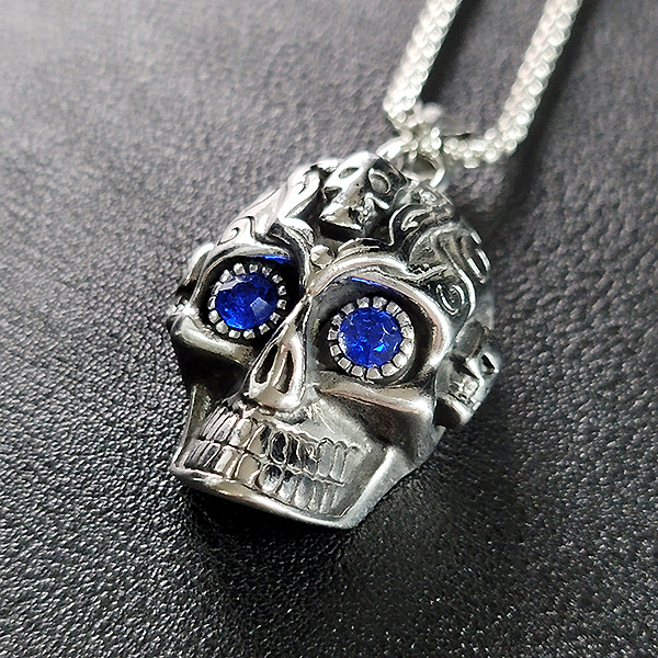 Blue-Eyed Skull 티타늄 펜던트 보석 해골 남자 목걸이