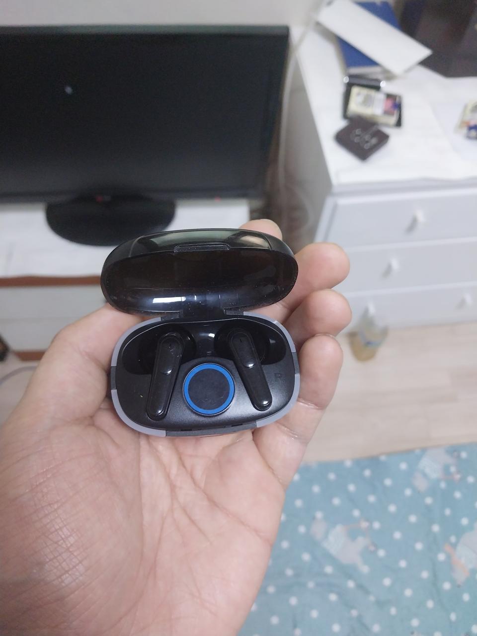 검정 무선 이어폰 충전기 포함 5천원 급처