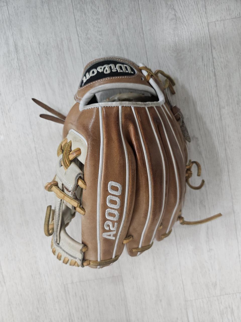 윌슨 a2000 11.5인치 내야글러브 판매합니다
