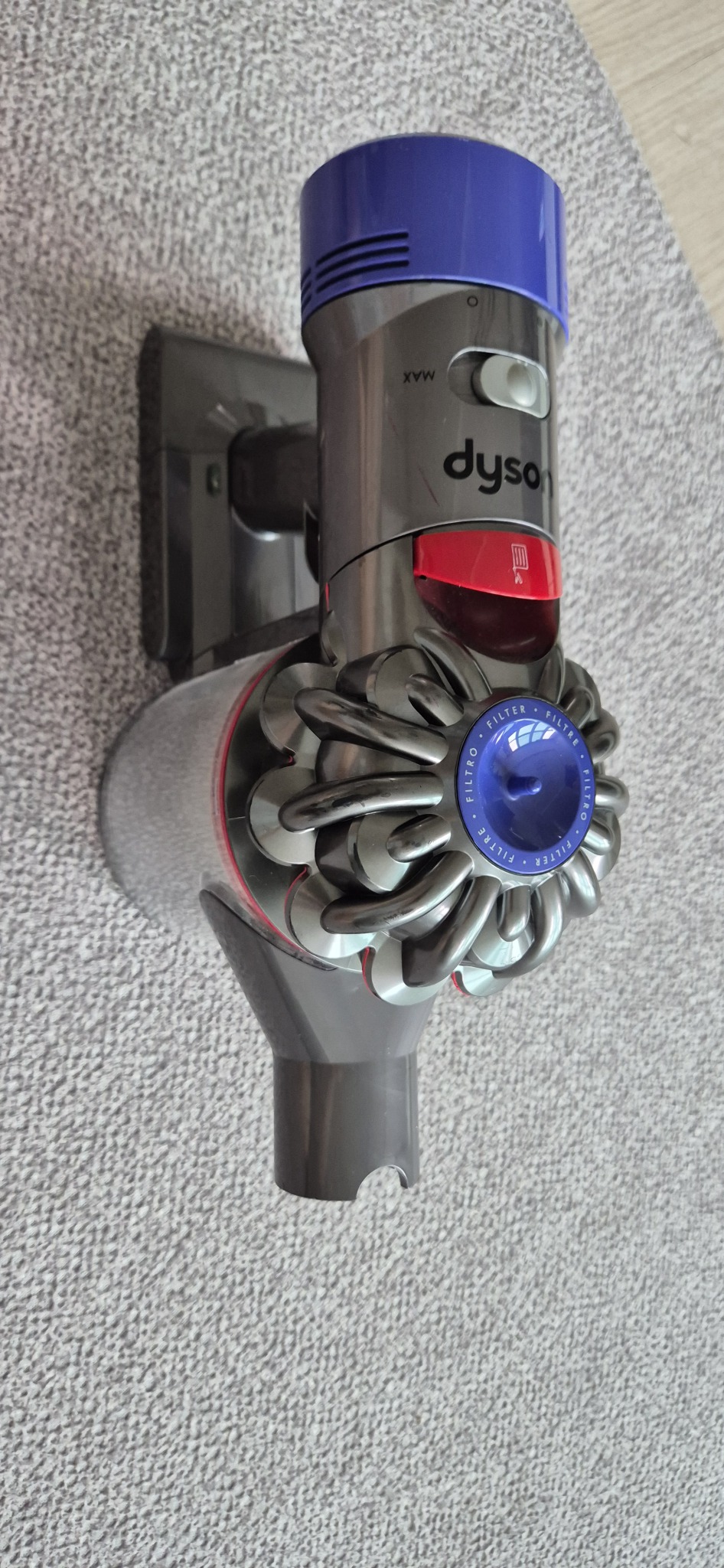 다이슨 v8 본체만팝니다ㅡ방전