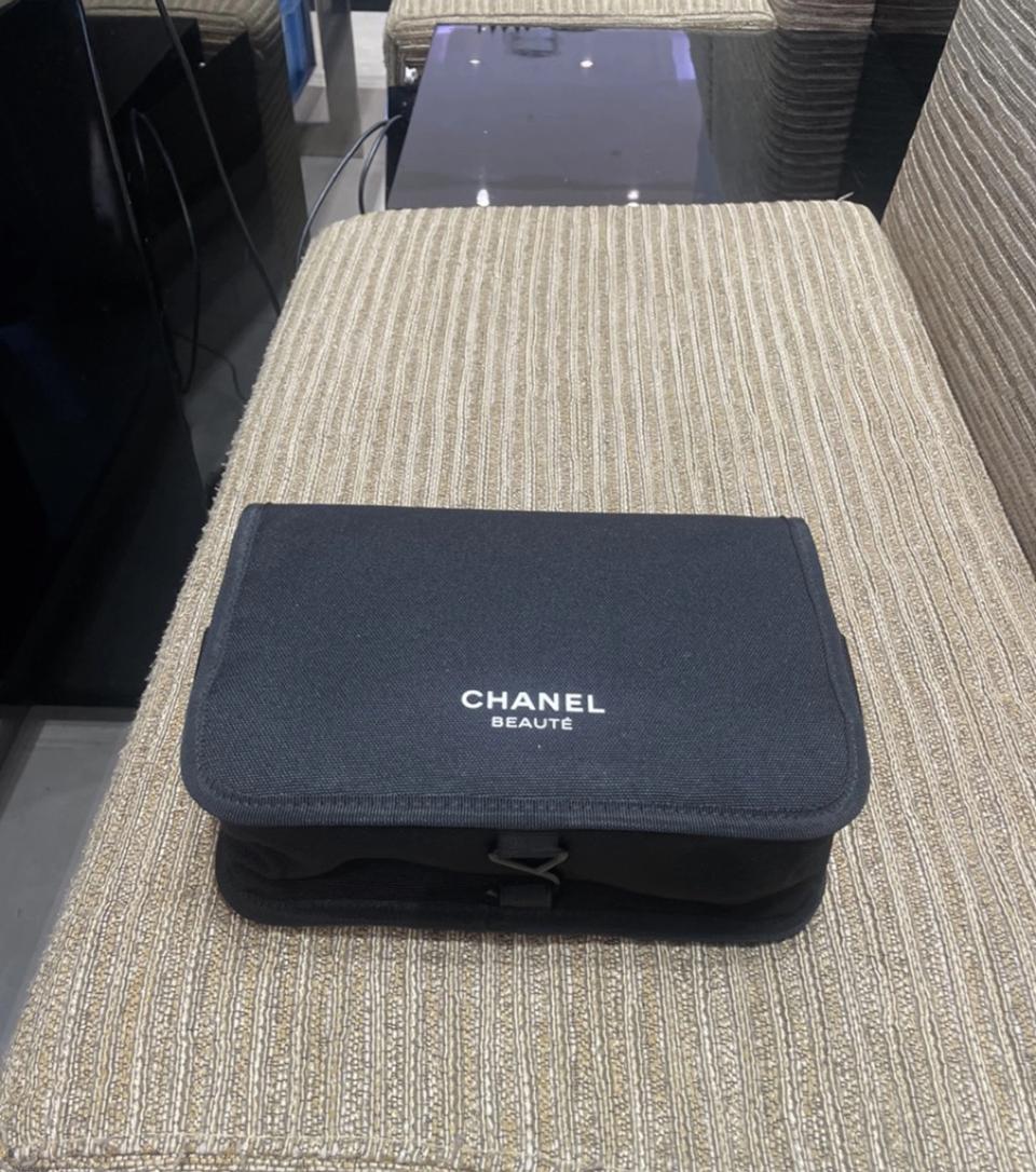 샤넬 대형 여행파우치 새제품