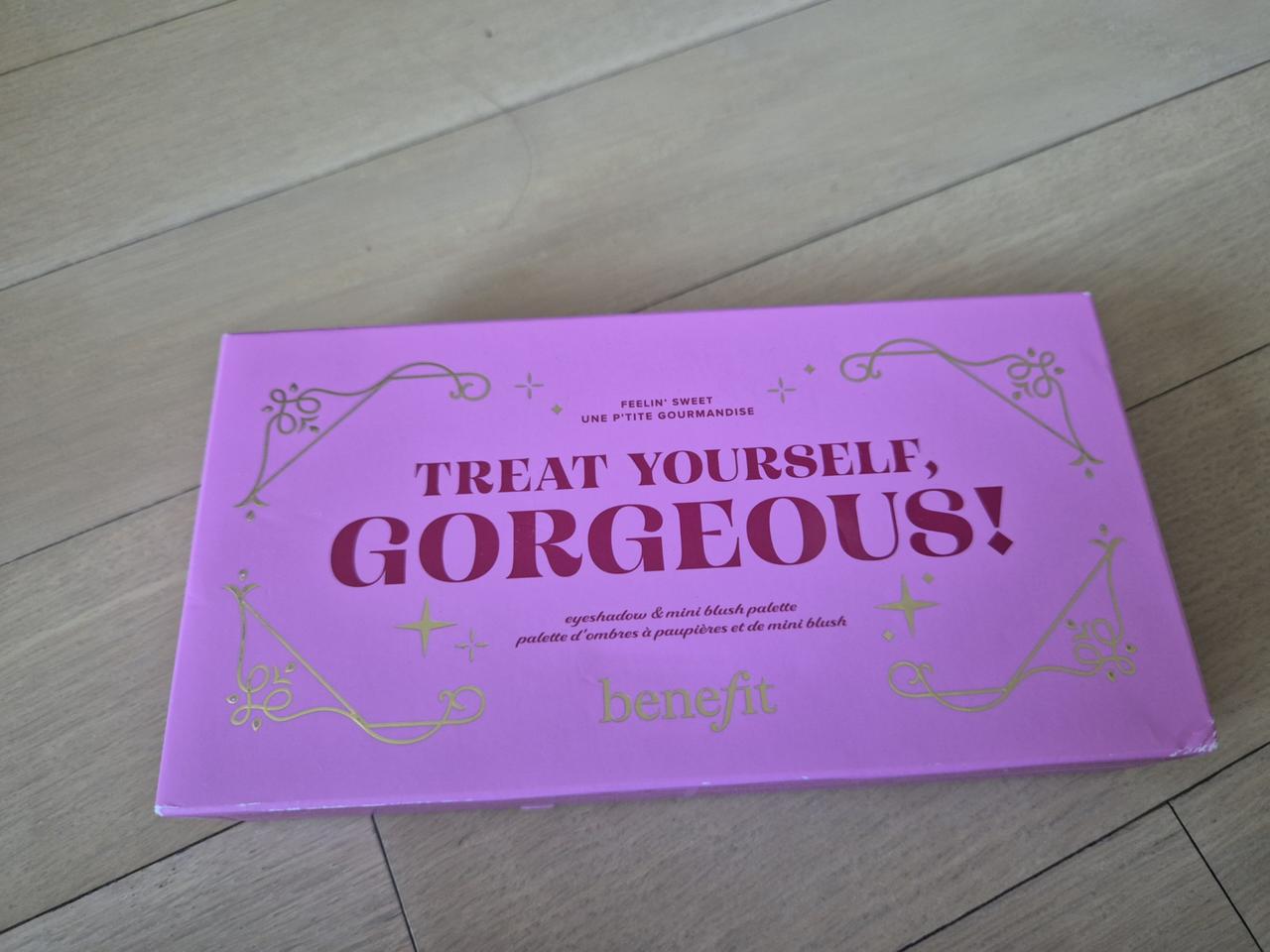 베네피트 트릿유어셀프, 고져스