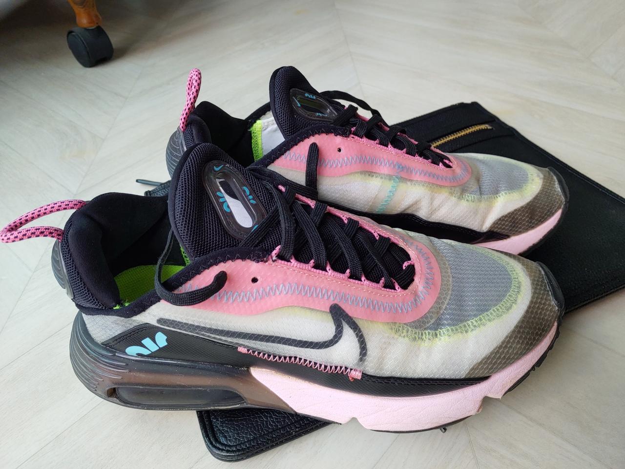 나이키 에어맥스 2090 핑크 250