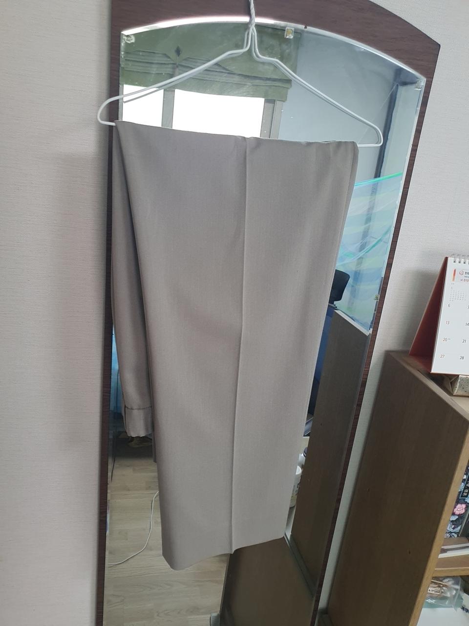 주앙옴므 투턱 와이드핏 베이지색상 슬랙스 택포2만원에 드려요
