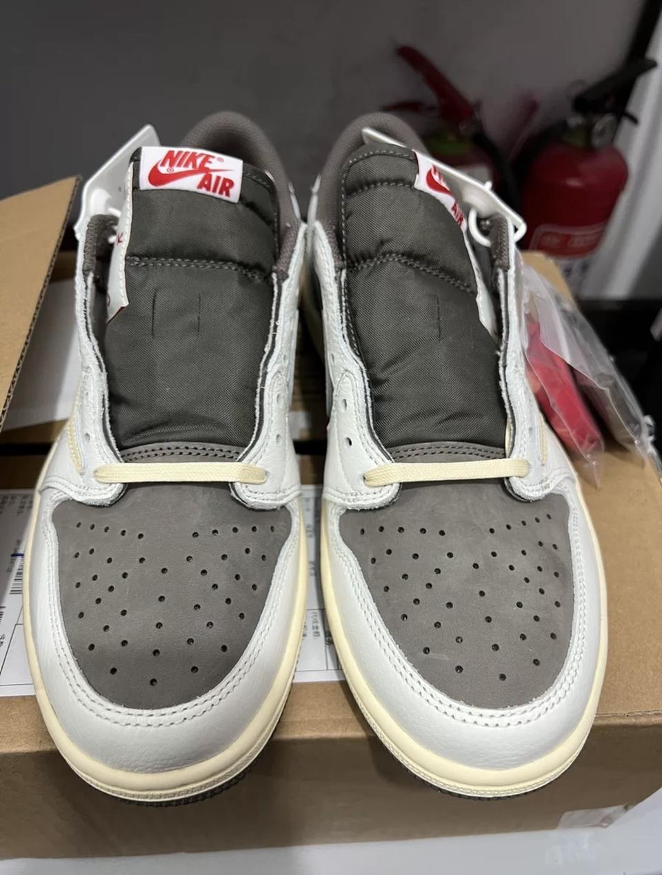 [275]조던1 x 트래비스 스캇 레트로 로우 OG 세일 앤 리저록