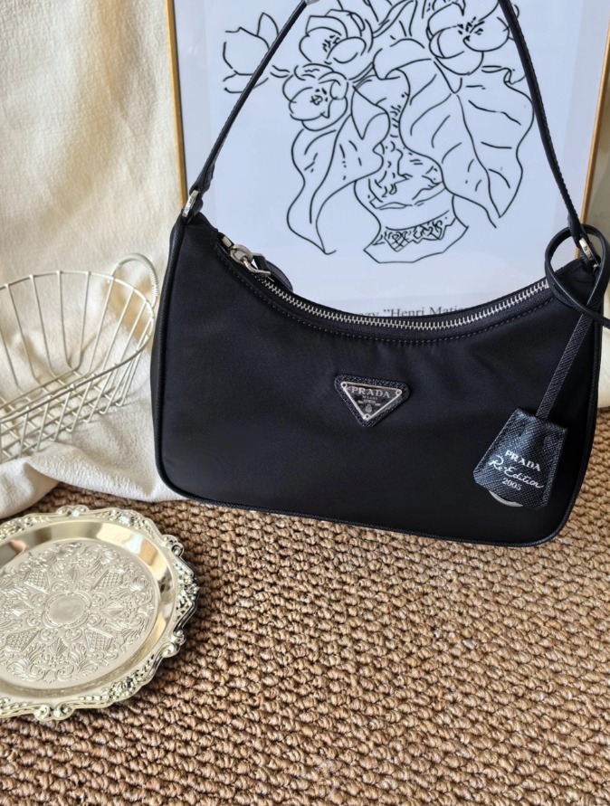 프라다 겨드랑이 가방