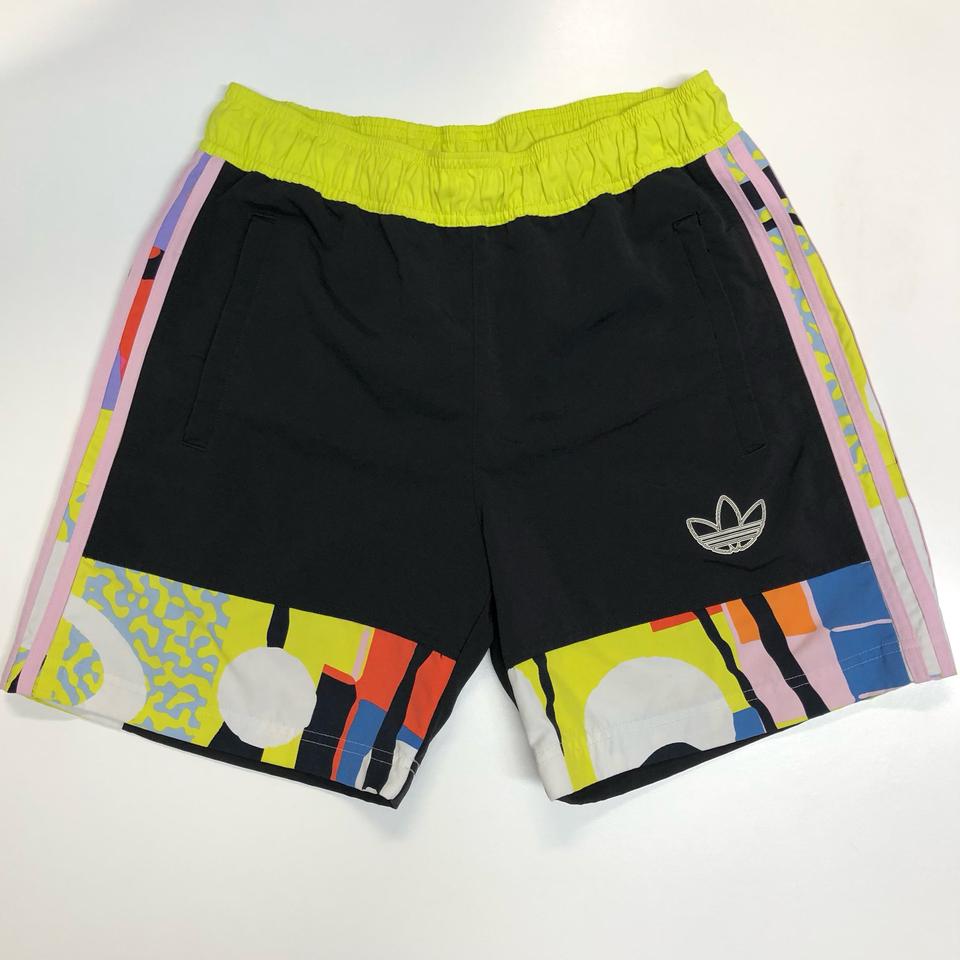 아디다스 오리지널스 LOVE UNITES 컬렉션 쇼츠 (S)