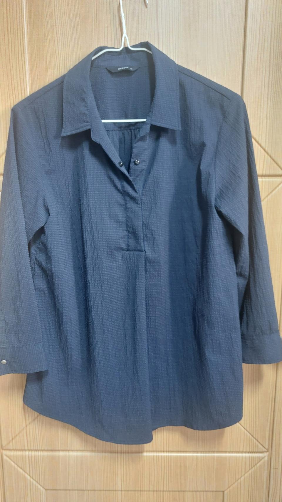 헤지스 네이비 블라우스. 남방. 7부. 85. 거의새것.