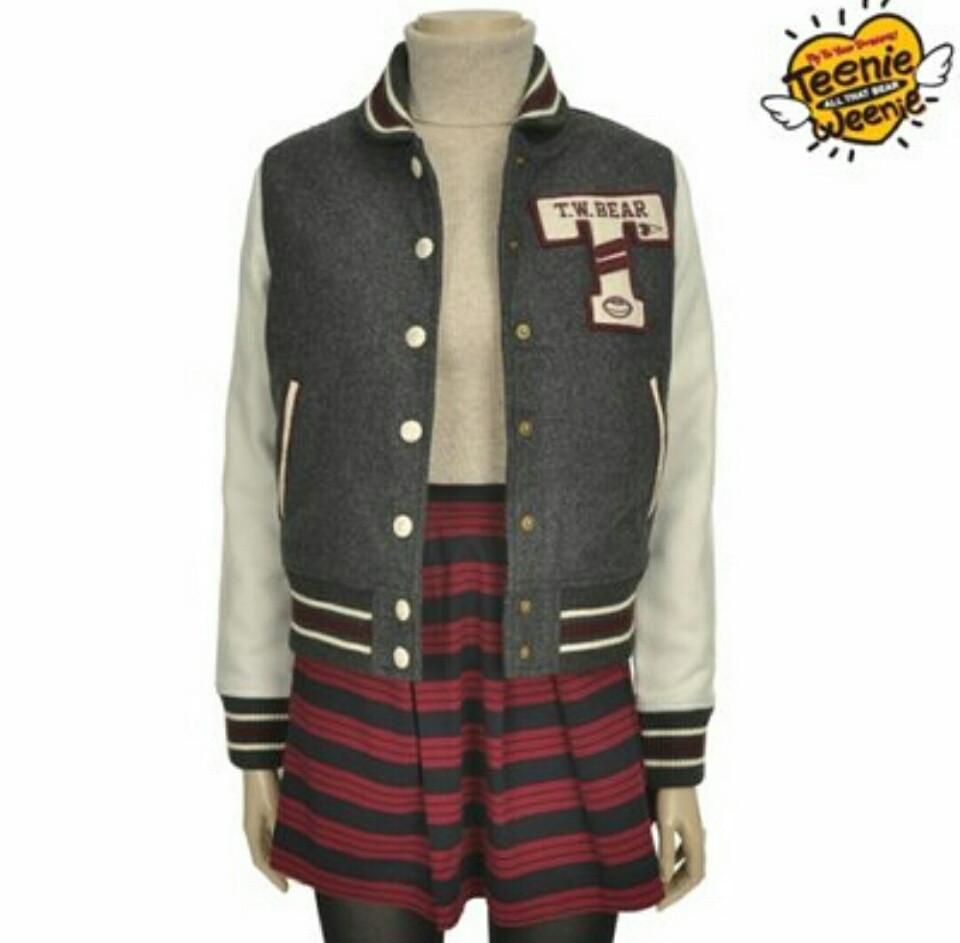 (할인)원가8만원 새상품 네이비 스커트(가디건,점퍼 제외)