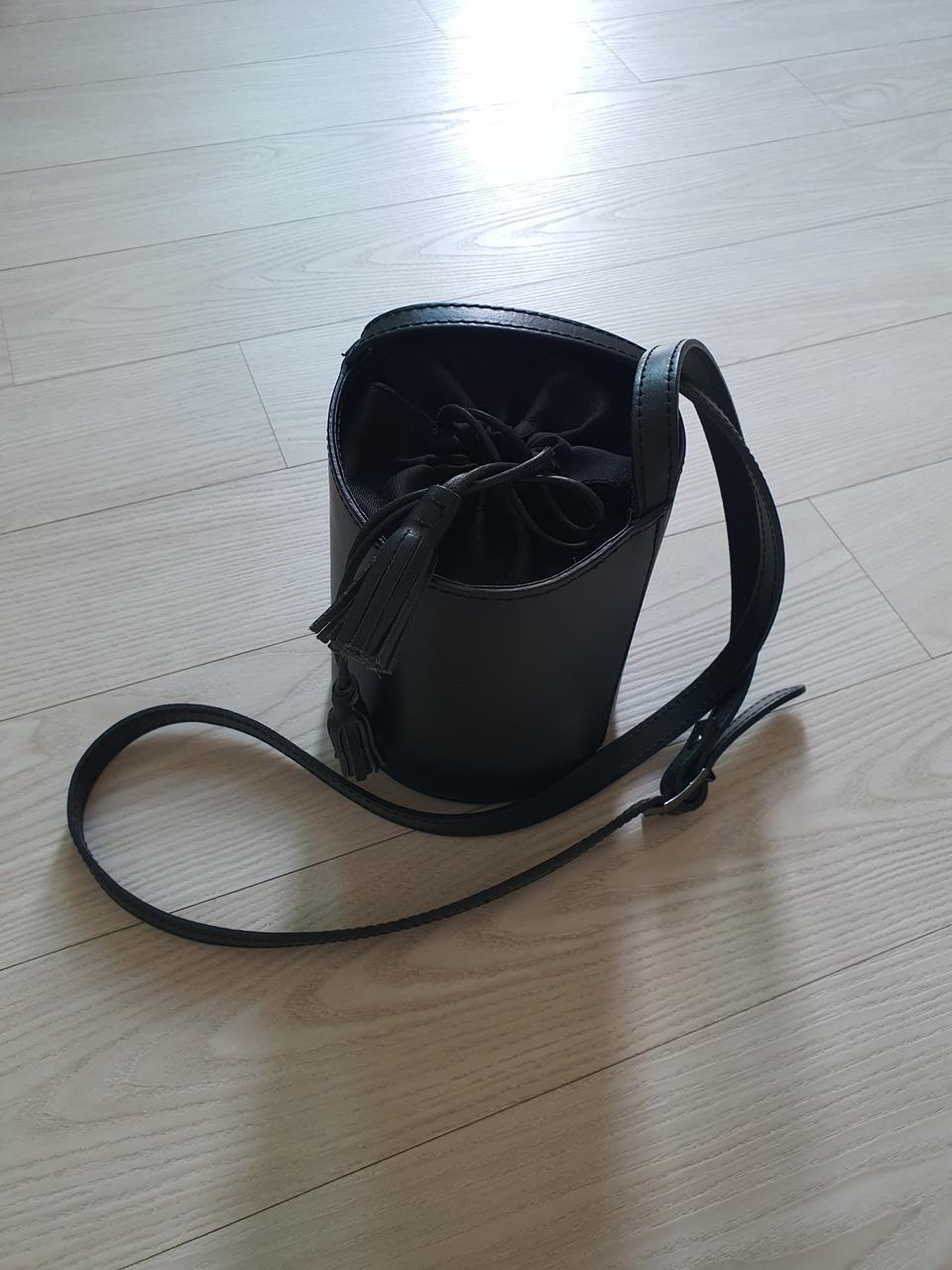 블랙 버킷백