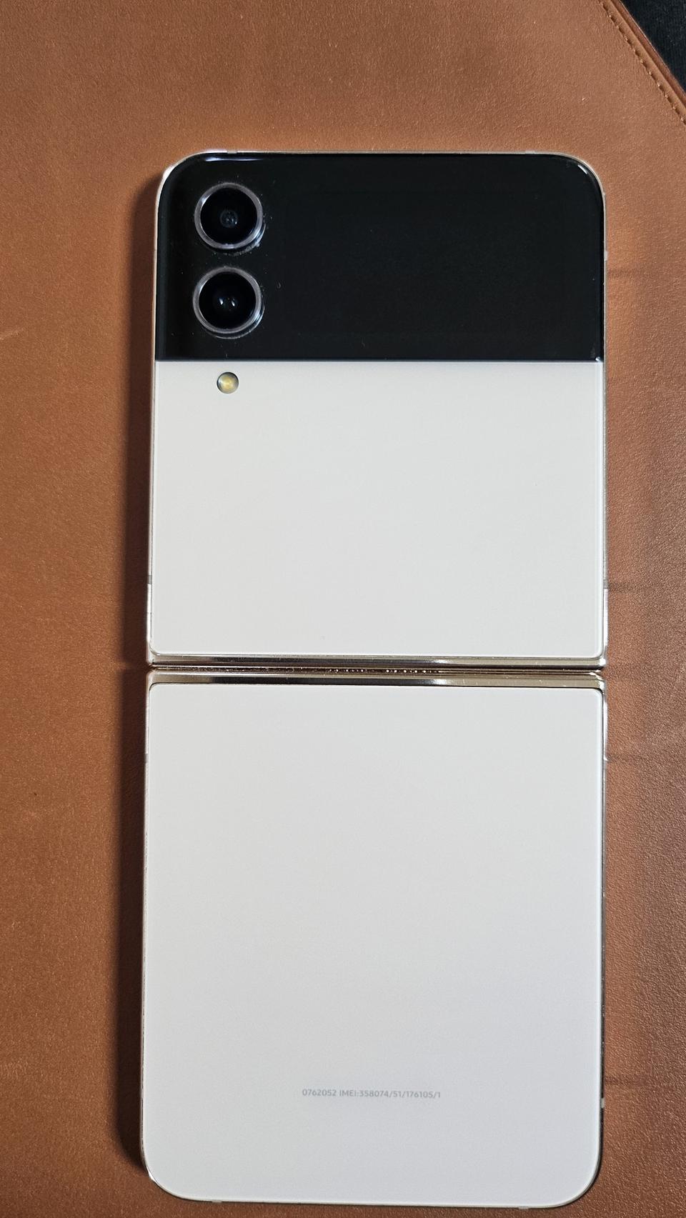 플립4 실사용이 짧아서 컨디션이 좋습니다