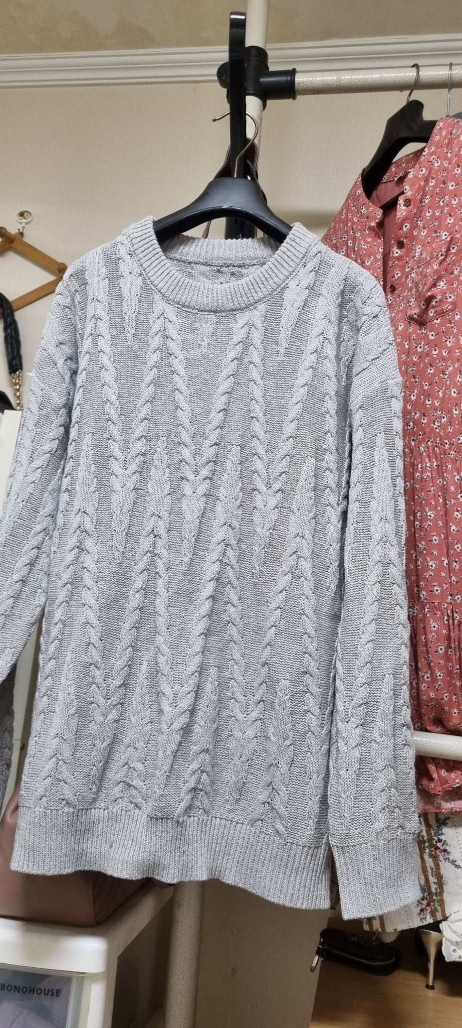 소라색 얇은니트