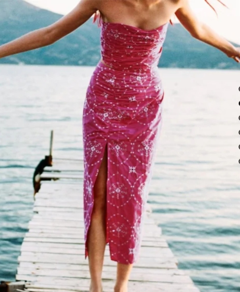 새상품) 자라 펀칭 자수 미디스커트