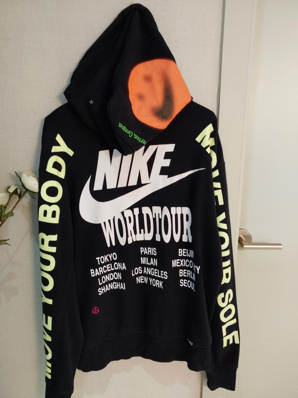 나이키 WORLD TOUR 시리즈 M