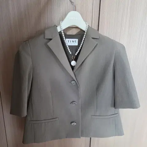 23 타임 뒤트임 반팔 자켓