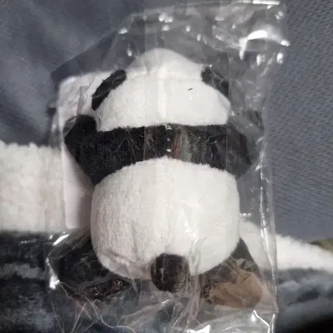 등반하는 팬더인형 브로치 새상품